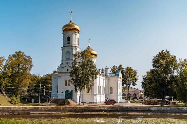 Богоявленский кафедральный собор в Вышнем Волочке
