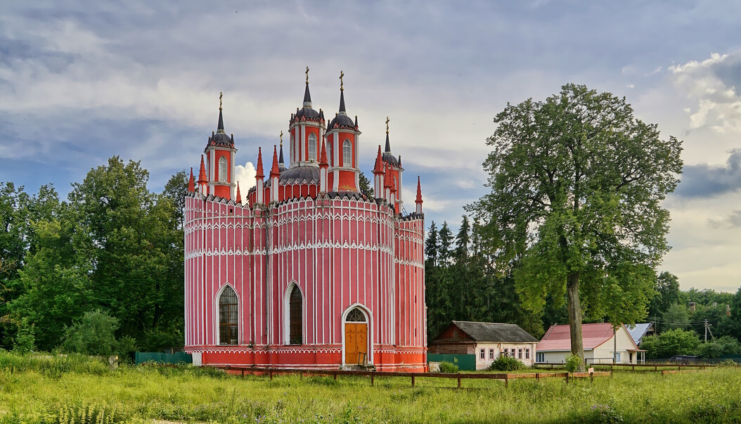 Церковь Преображения Господня в Красном