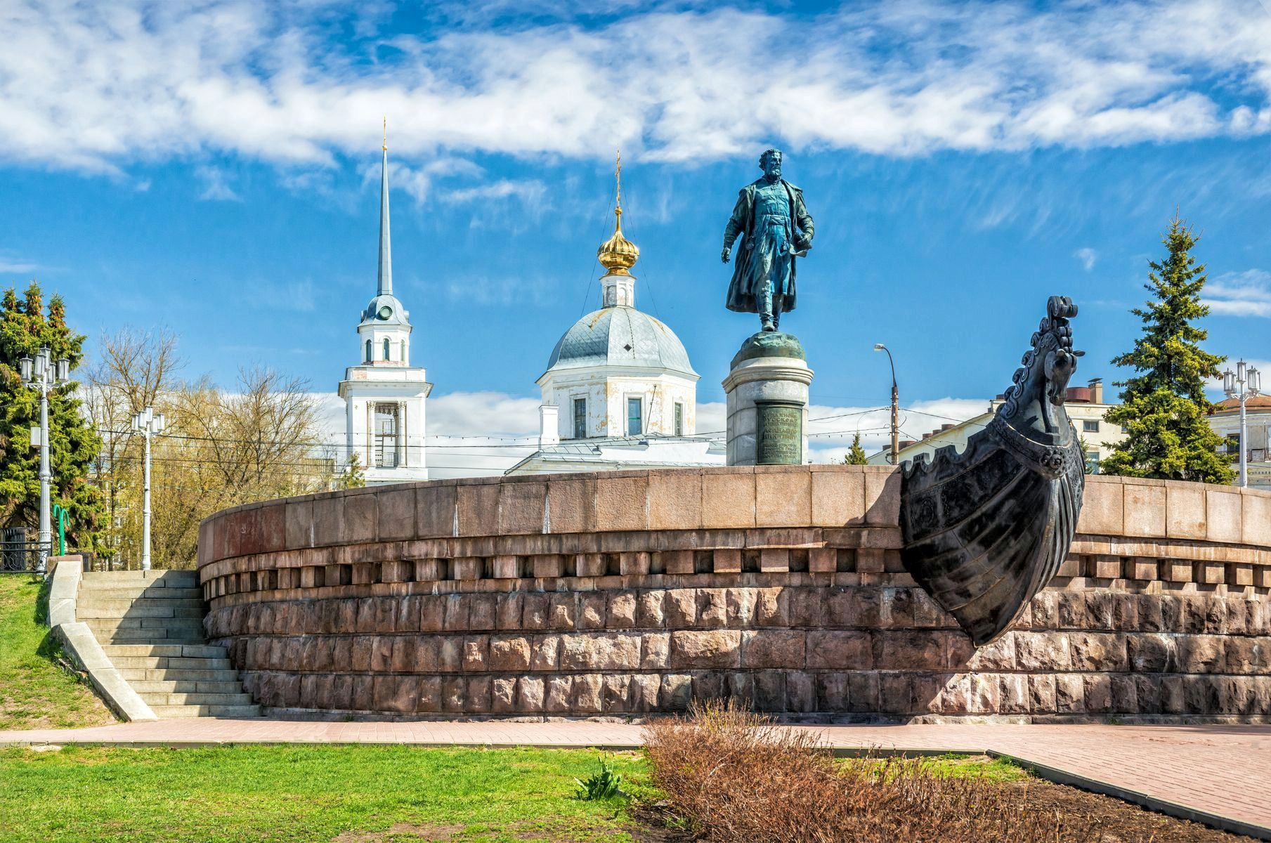 Памятник Афанасию Никитину в Твери